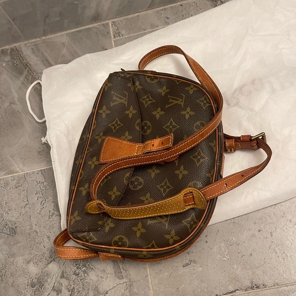 Louis Vuitton - Picture 9 of 10